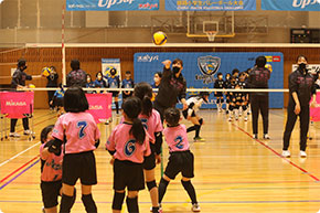 Himeji Elementary School volleyball class